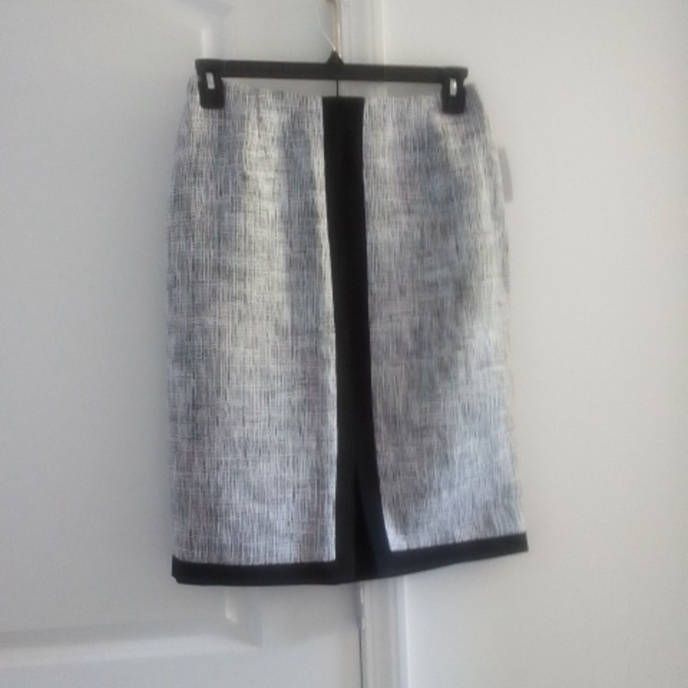 NWT Kasper Textured Black and Gray Skirt